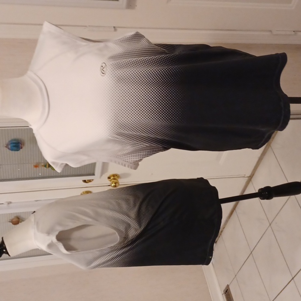 4/$40 Black & White Work-Out Top - Size Medium
